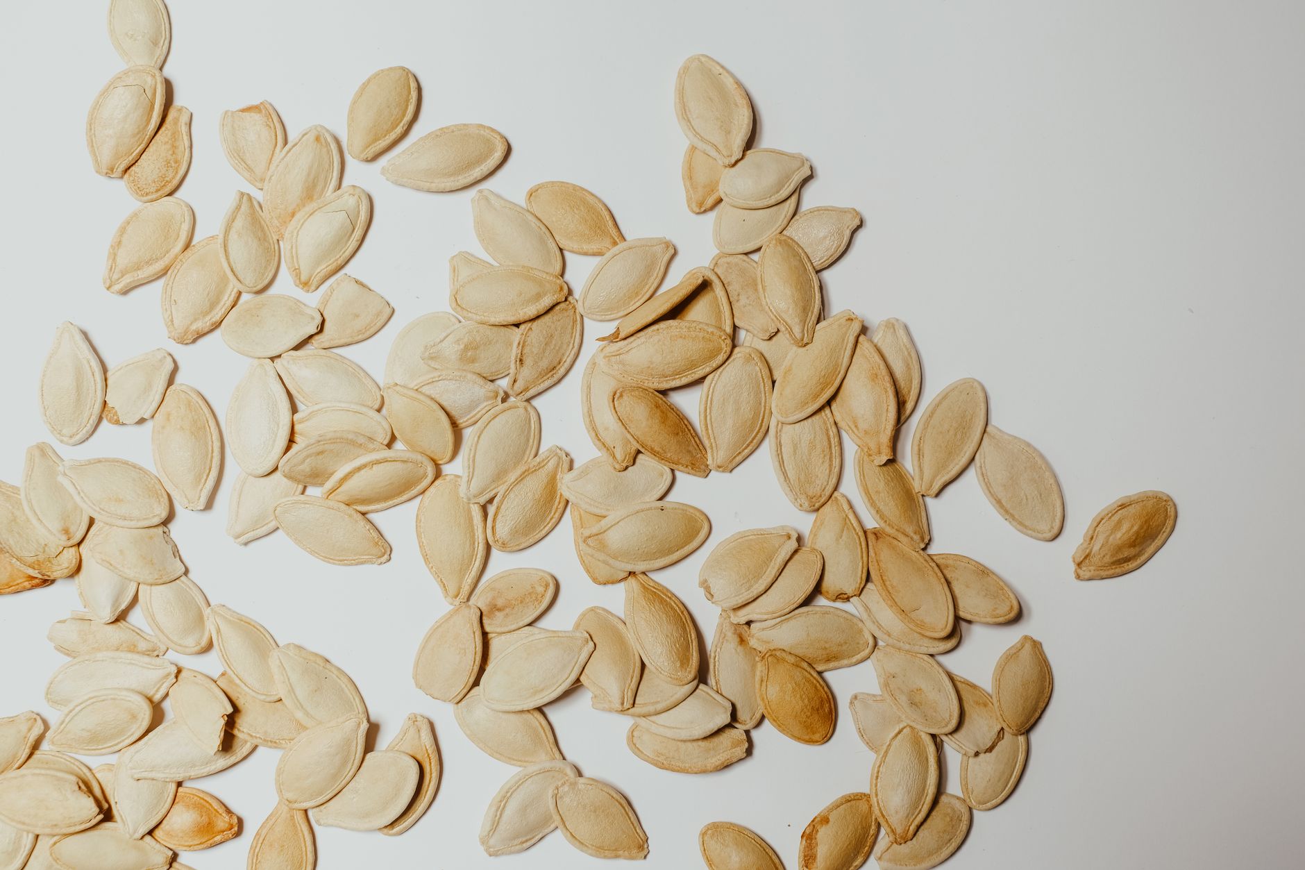 Natural food sources of magnesium including pumpkin seeds and dark chocolate relevant to magnesium deficiency UK dietary intake