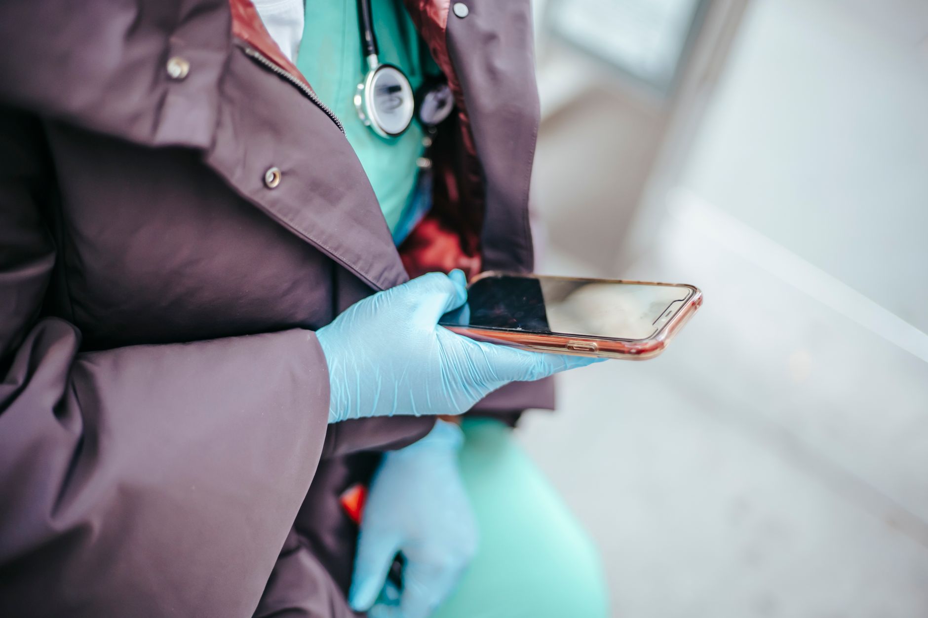 AI Self-Diagnosis in the UK: What Happens When Patients Use Chatbots to Interpret Their Symptoms
